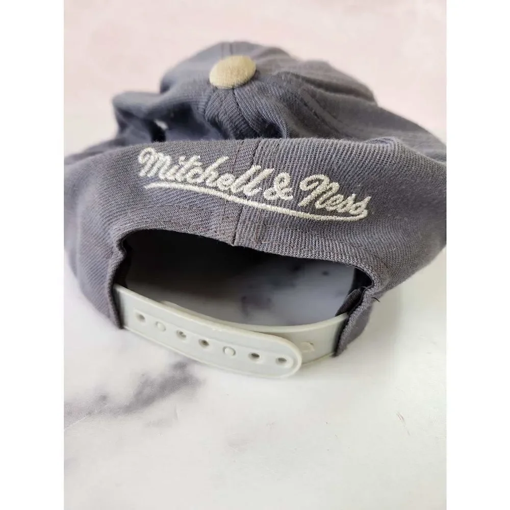 Chicago Bulls Basketball grey hat Mitchell & Ness Nostalgia Co. Philadelphia Har